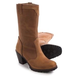 NEW $260 Woolrich Mustang Boots in Straw